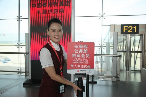 王怡：用心、用情、用愛工作的國航重慶地服人